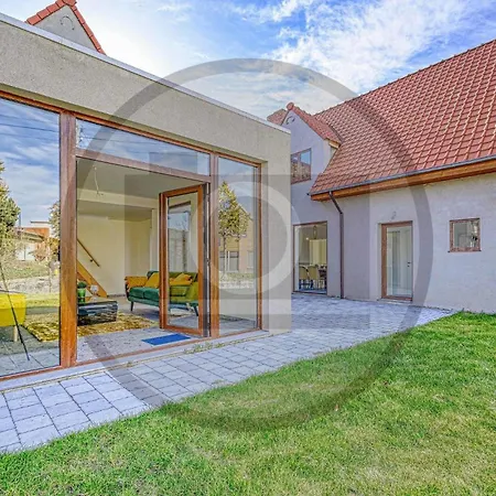 4 Bedroom Awesome In *