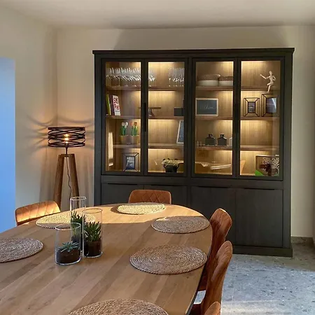 4 Bedroom Awesome In *